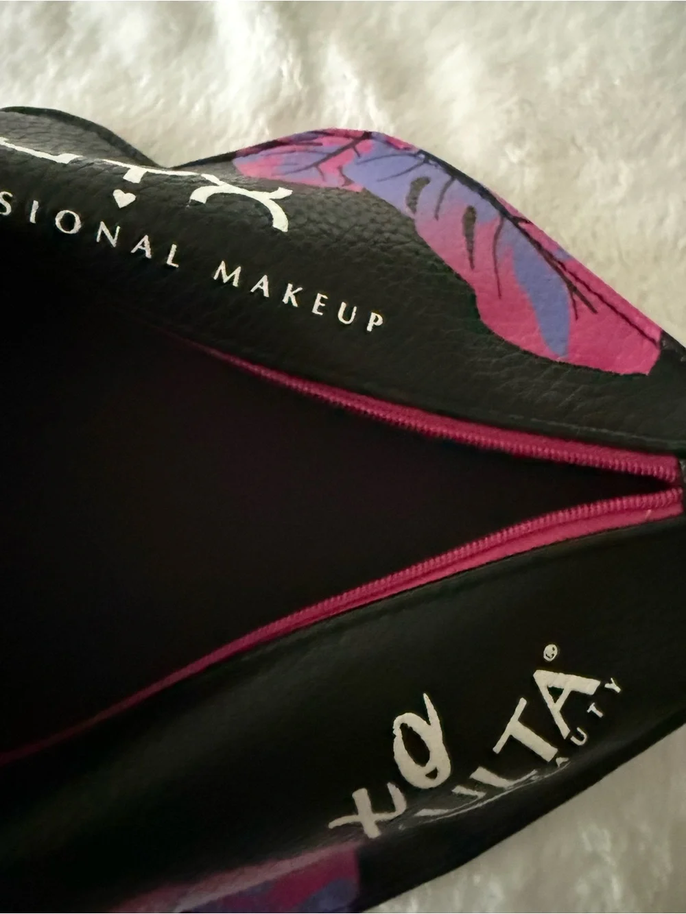 NYX Professional Ultra Beauty Collab XO Lips Black Tropical Cosmetic Bag - Picture 3 of 3